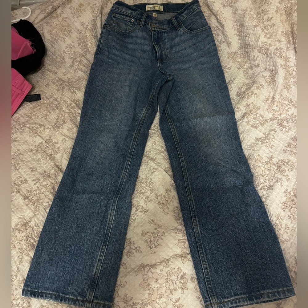 Abercrombie & Fitch 90s Ultra High Rise Curve Love Light Wash Jeans - Picture 2 of 4